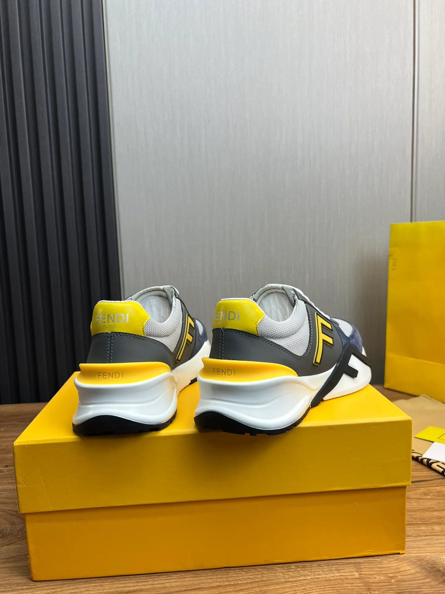 Men's shoes 💰520💰 Fendi [Fendi] hot style is on the market 🔥Fashionable casual men's shoes 🔱 Made of original cowhide + breathable mesh lining + sheepskin feet, perfect shape, top quality, you deserve it 🔜Original outsole, ultra-light, non-slip and wear-resistant 👣 Standard size 38-44 (customized in 45)